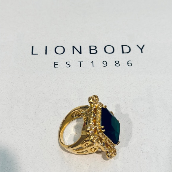 Emerald Regalia Ring - Picture 2 of 7